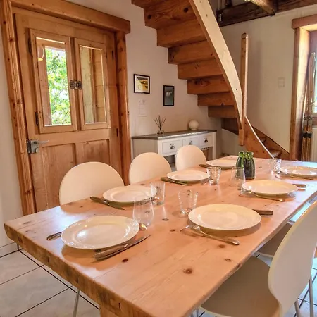 Hébergement de vacances La Demeure Et Son Mazot - Pierres, Charme Et Expérience Unique *
